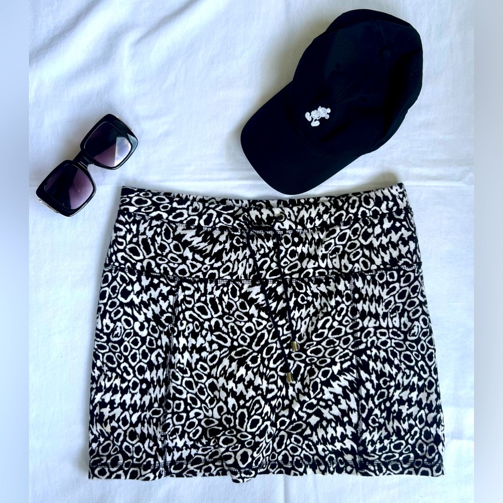 Jones New York sports skort. Size M.